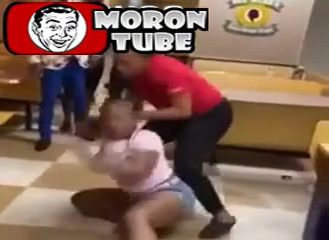 Video :This waitress is not going to allow this to occur in this establishment!